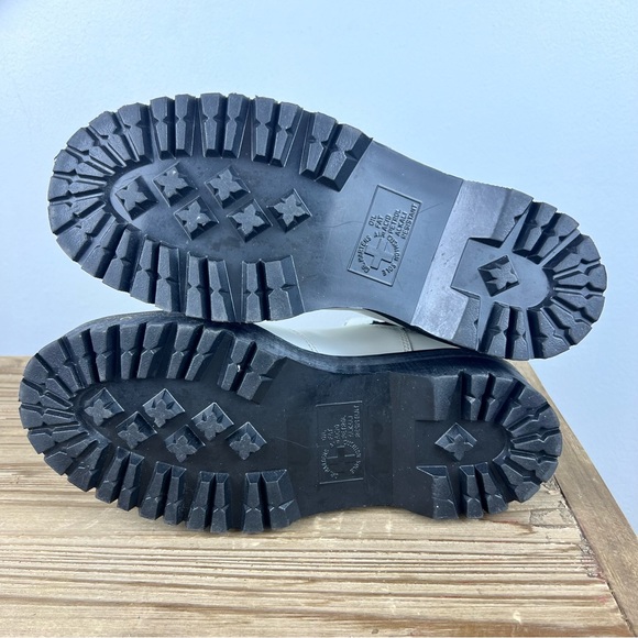 Dr. Martens 2976 Smooth Leather Platform Chelsea Boots - Picture 9 of 9